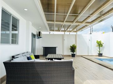 CASAS EN URB CRISTAL AZUL