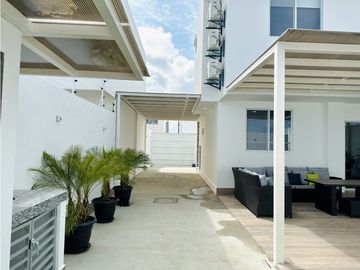 CASAS EN URB CRISTAL AZUL
