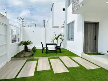 CASAS EN URB CRISTAL AZUL