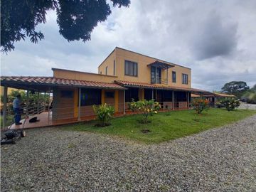 ESPECTACULAR CHALET PARA TURISMO