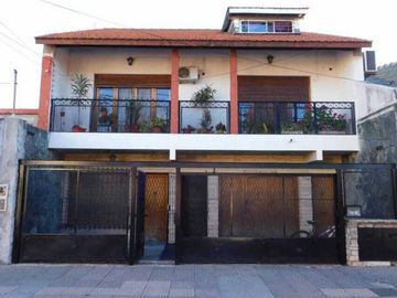 departamento en planta alta de 4 ambientes.