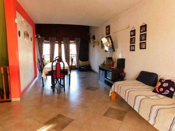departamento en planta alta de 4 ambientes.