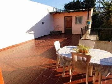departamento en planta alta de 4 ambientes.