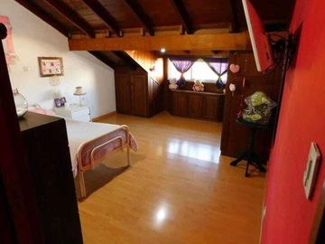 departamento en planta alta de 4 ambientes.