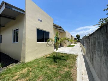 VENDO CASAS CERCA DEL CENTRO COMERCIAL LA DOÑA EN LA 24 DE DICIEMBRE