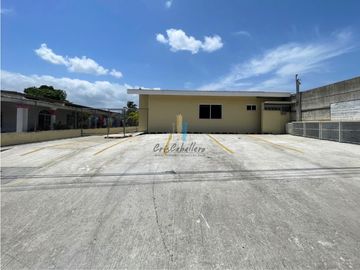 VENDO CASAS CERCA DEL CENTRO COMERCIAL LA DOÑA EN LA 24 DE DICIEMBRE
