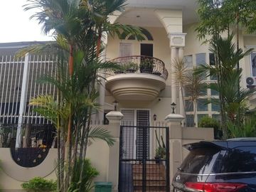 DIJUAL RUMAH HOEK TERAWAT SIAP HUNI DI PUSPITA LOKA BSD