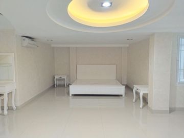Villa di Jl. Madong Lubis ( Simp Sei Kera )