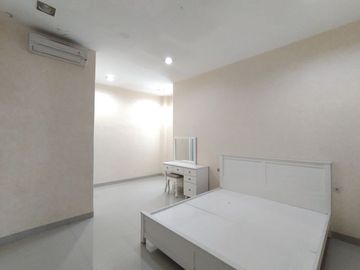 Villa di Jl. Madong Lubis ( Simp Sei Kera )