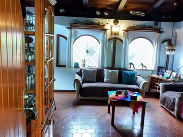 Ballenita -1250 m2 Land and Tons of Room to Expand: Se Vende Casa Cerca del Mar en Ballenita