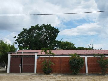 Ballenita -1250 m2 Land and Tons of Room to Expand: Se Vende Casa Cerca del Mar en Ballenita