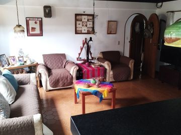 Ballenita -1250 m2 Land and Tons of Room to Expand: Se Vende Casa Cerca del Mar en Ballenita