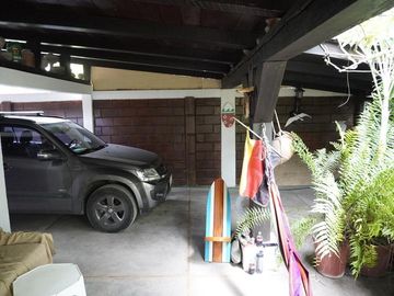 Ballenita -1250 m2 Land and Tons of Room to Expand: Se Vende Casa Cerca del Mar en Ballenita