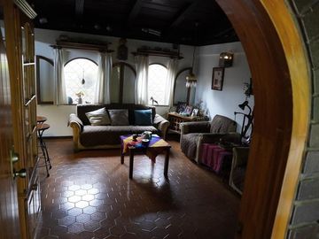 Ballenita -1250 m2 Land and Tons of Room to Expand: Se Vende Casa Cerca del Mar en Ballenita