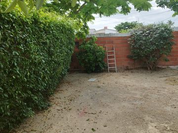 Ballenita -1250 m2 Land and Tons of Room to Expand: Se Vende Casa Cerca del Mar en Ballenita