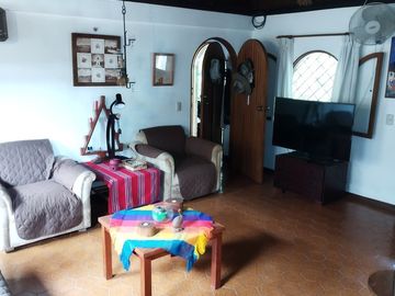 Ballenita -1250 m2 Land and Tons of Room to Expand: Se Vende Casa Cerca del Mar en Ballenita