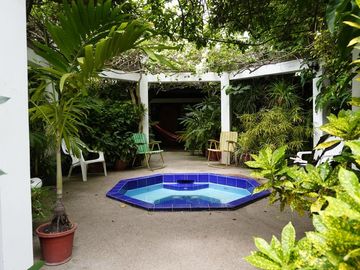 Ballenita -1250 m2 Land and Tons of Room to Expand: Se Vende Casa Cerca del Mar en Ballenita