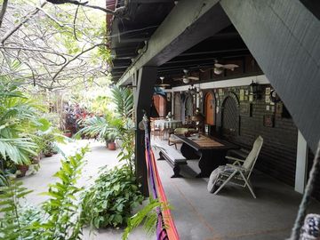Ballenita -1250 m2 Land and Tons of Room to Expand: Se Vende Casa Cerca del Mar en Ballenita