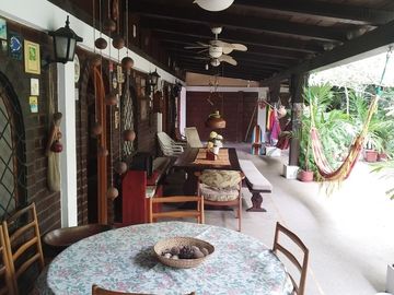 Ballenita -1250 m2 Land and Tons of Room to Expand: Se Vende Casa Cerca del Mar en Ballenita