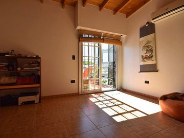 Hermosa casa sobre lote propio 5 ambientes