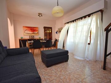 Hermosa casa sobre lote propio 5 ambientes