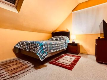 Hermosa casa 3 pisos, en condominio. Excelente ubicación 2 min. ruta 68. Pudahuel