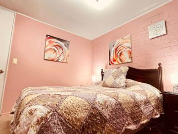 Hermosa casa 3 pisos, en condominio. Excelente ubicación 2 min. ruta 68. Pudahuel