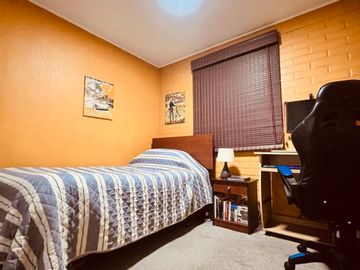 Hermosa casa 3 pisos, en condominio. Excelente ubicación 2 min. ruta 68. Pudahuel