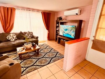 Hermosa casa 3 pisos, en condominio. Excelente ubicación 2 min. ruta 68. Pudahuel