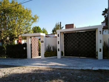 CASA EN GRANJAS RESIDENCIALES TEQUISQUIAPAN ALBERCA