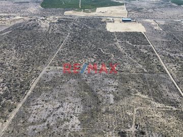 ¡GRAN OPORTUNIDAD DE INVERSIÓN! ☀️

SE vende terreno amplio de 5 hectáreas (250 m de frente x 200 de fondo), ubicado a solo 200 metros de la Av pana