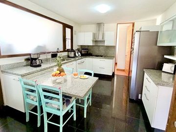 FABULOSA CASA ESTILO MEDITERRÁNEO. ¡GRAN OPORTUNIDAD!