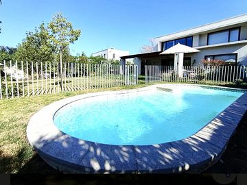FABULOSA CASA ESTILO MEDITERRÁNEO. ¡GRAN OPORTUNIDAD!