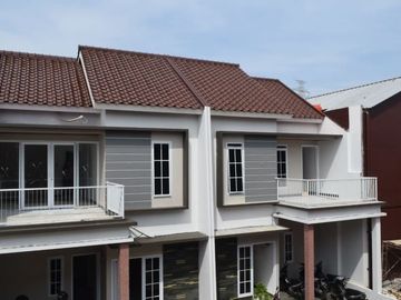 perumahan mewah 2 lantai akses jalan besar