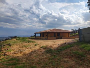 casa en venta en vereda la travesía. Cod V9545