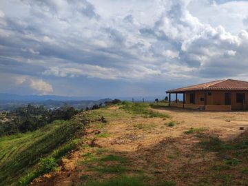 casa en venta en vereda la travesía. Cod V9545