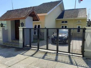 Rumah Villa Full Furnished Asri View Persawahan