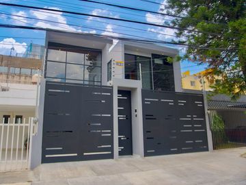 Casa de lujo en venta Chapalita a una cuadra del Riu y Lázaro Cárdenas