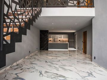 Casa de lujo en venta Chapalita a una cuadra del Riu y Lázaro Cárdenas