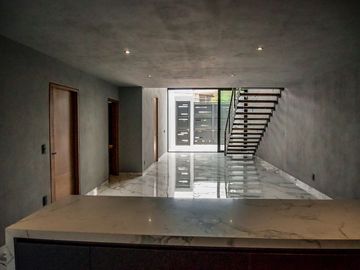 Casa de lujo en venta Chapalita a una cuadra del Riu y Lázaro Cárdenas