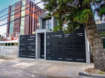 Casa de lujo en venta Chapalita a una cuadra del Riu y Lázaro Cárdenas