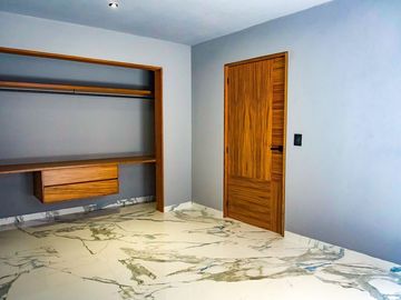 Casa de lujo en venta Chapalita a una cuadra del Riu y Lázaro Cárdenas