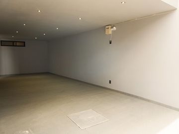Casa de lujo en venta Chapalita a una cuadra del Riu y Lázaro Cárdenas