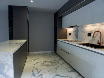 Casa de lujo en venta Chapalita a una cuadra del Riu y Lázaro Cárdenas