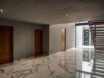 Casa de lujo en venta Chapalita a una cuadra del Riu y Lázaro Cárdenas