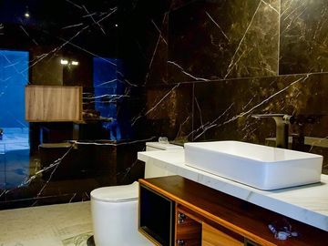 Casa de lujo en venta Chapalita a una cuadra del Riu y Lázaro Cárdenas