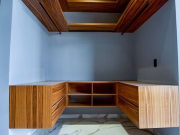 Casa de lujo en venta Chapalita a una cuadra del Riu y Lázaro Cárdenas