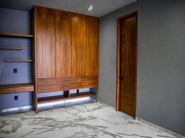 Casa de lujo en venta Chapalita a una cuadra del Riu y Lázaro Cárdenas