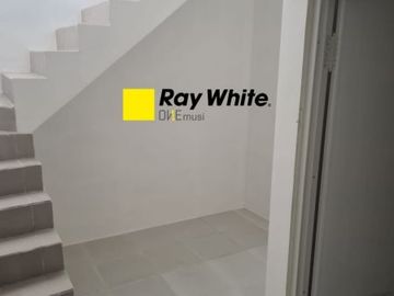 Dijual Rumah Baru 1&frac14; Lantai Rungkut Asri, Surabaya
