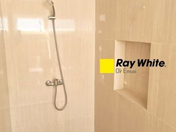 Dijual Rumah Baru 1&frac14; Lantai Rungkut Asri, Surabaya